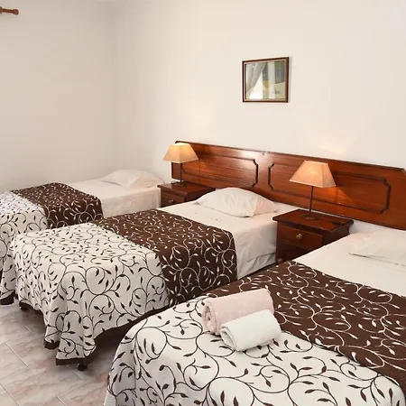 Flor Da Primavera - Residencial E Guest house