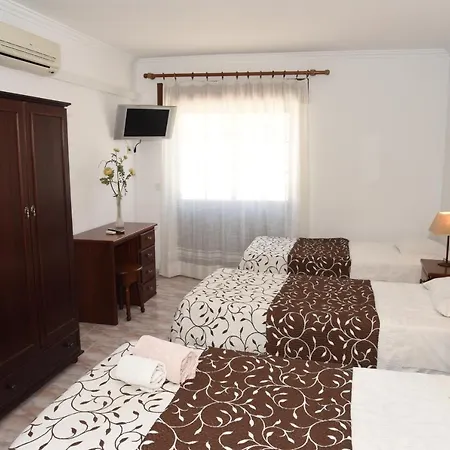Flor Da Primavera - Residencial E Guest house Azambuja
